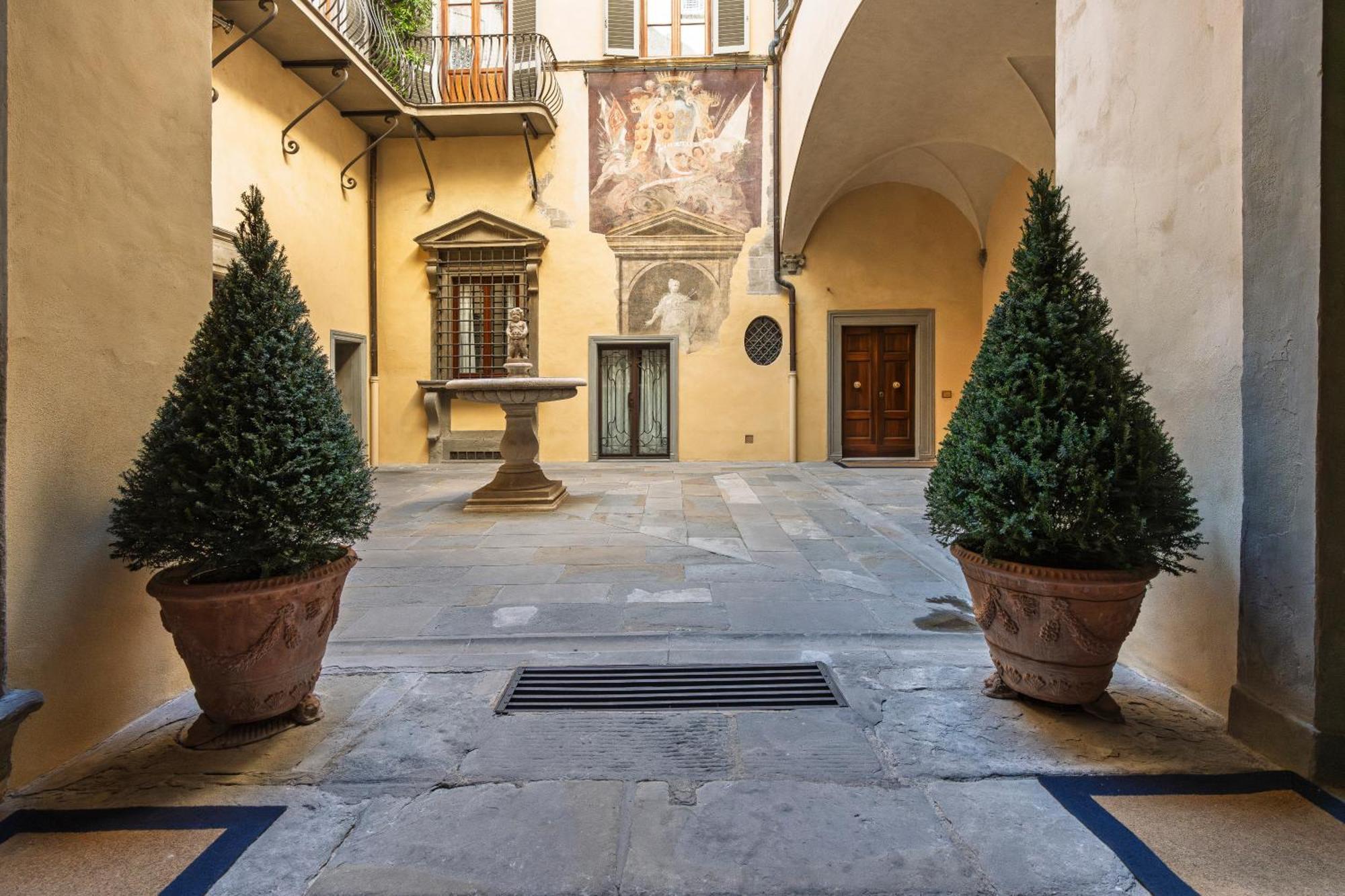 Apartment Borgo Albizi Penthouse - 360 Terrace View *